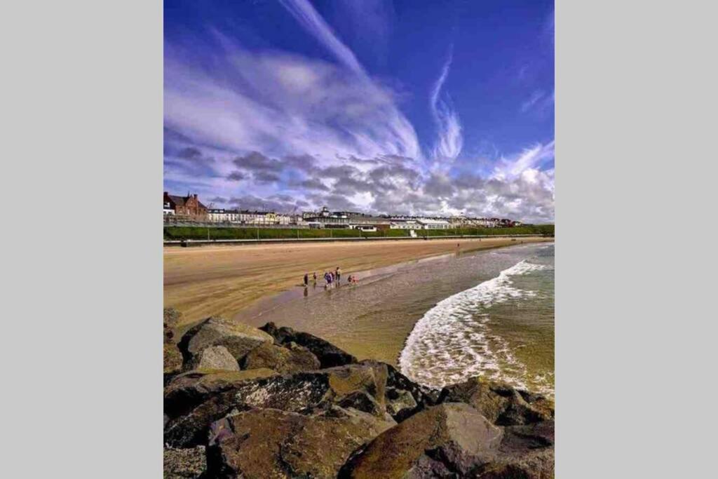 The Loft , Portrush Apartment Exterior foto